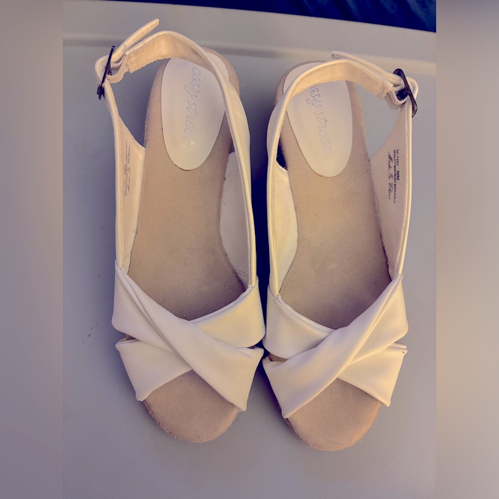 Easy street white 9.5 sandals.